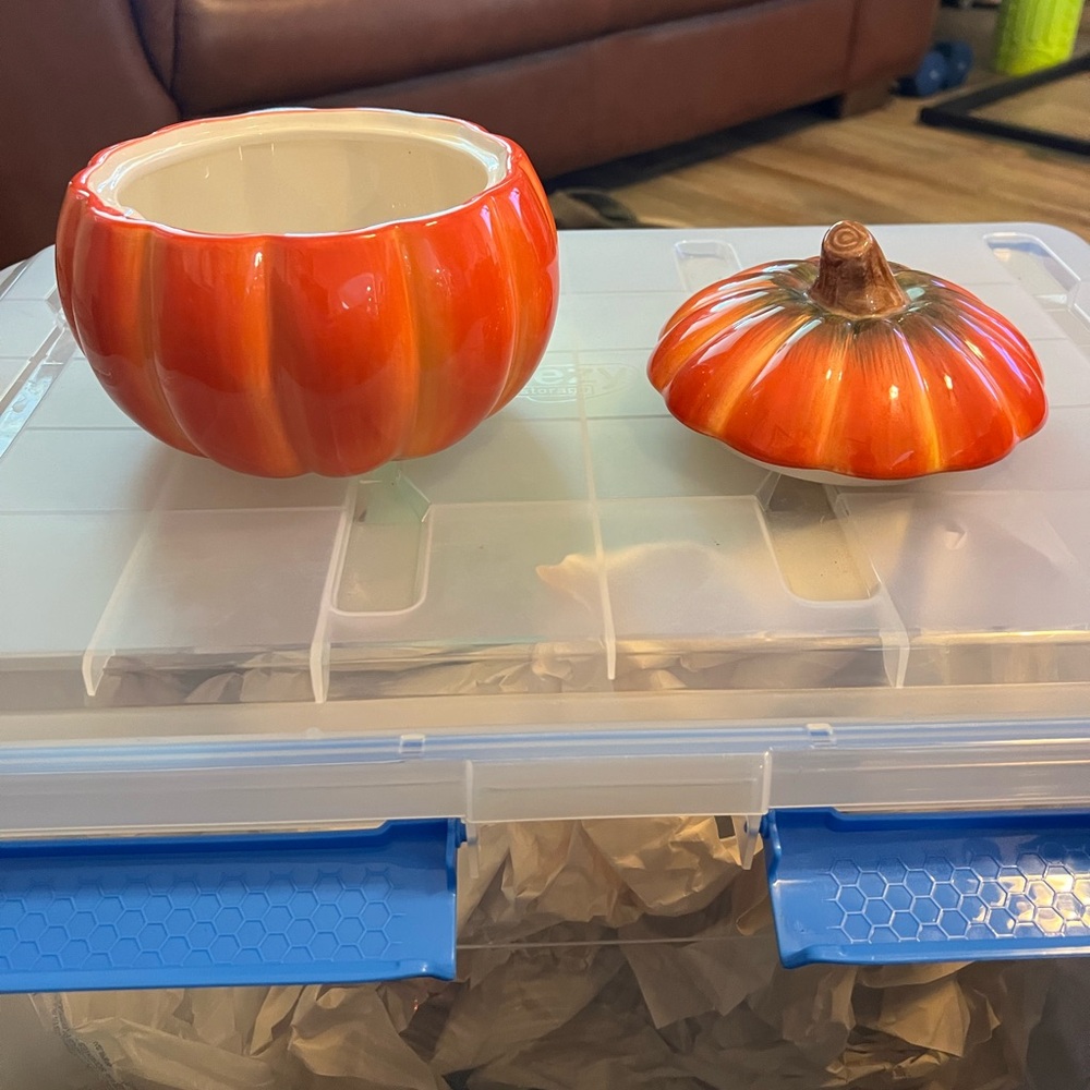 New Ceramic Pumpkin Container - Picture 2 of 4